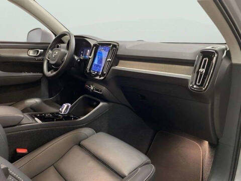 2025 Volvo XC40 B5 Plus Bright Theme