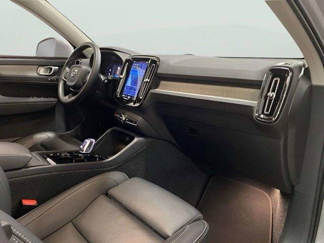 2025 Volvo XC40 B5 Plus Bright Theme