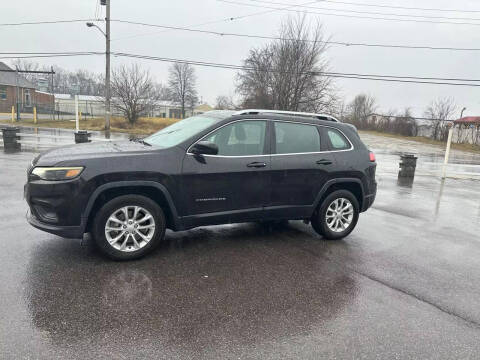 2019 Jeep Cherokee for sale at Glizzy Auto Sales in Barberton OH