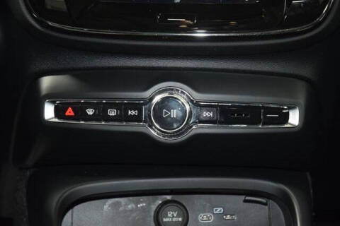 2025 Volvo XC40 B5 Plus Dark Theme