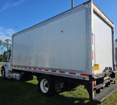 2013 Freightliner Business class M2