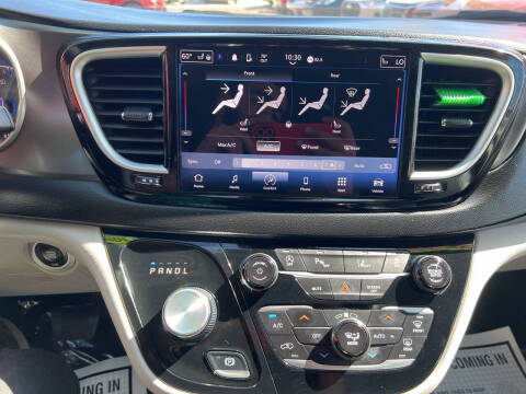 2024 Chrysler Pacifica Touring L