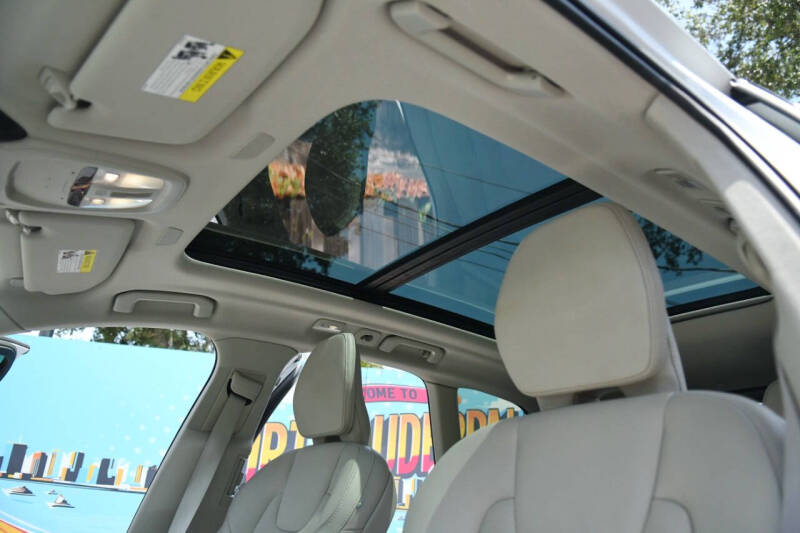 2023 Volvo XC60 B6 Ultimate Bright Theme