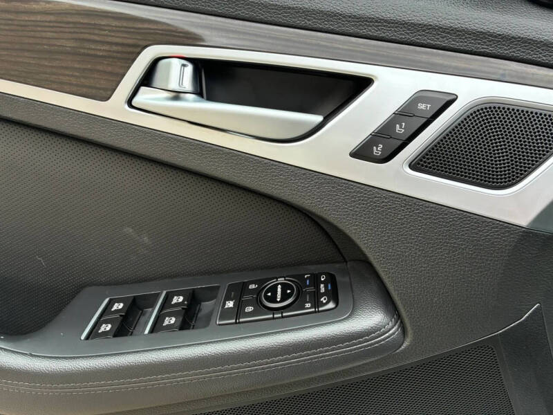 2017 Genesis G80