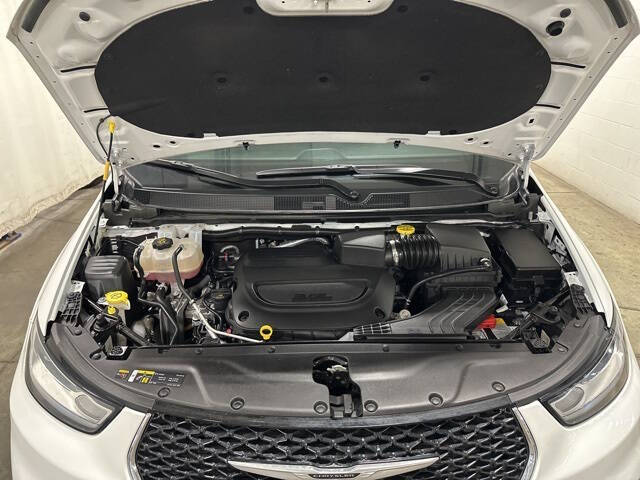 2025 Chrysler Pacifica Select