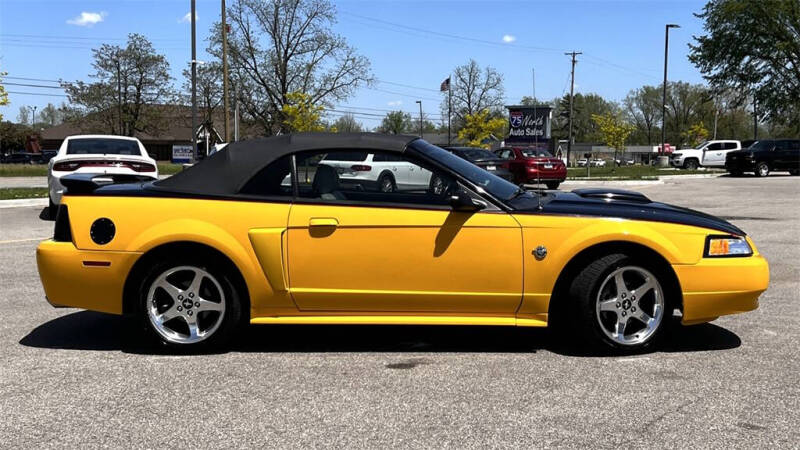 2004 Ford Mustang GT Deluxe