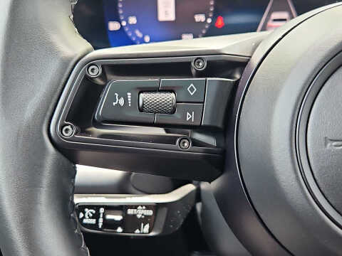 2025 Porsche Macan 4S Electric