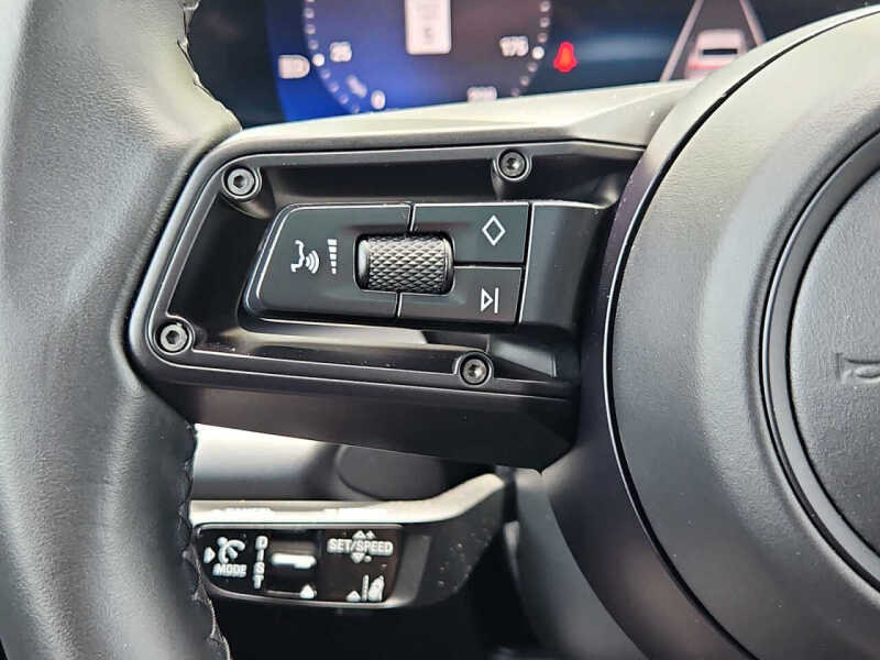 2025 Porsche Macan 4S Electric