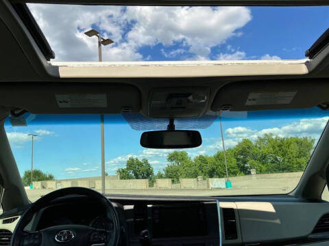 2017 Toyota Sienna XLE Premium 7-Passenger