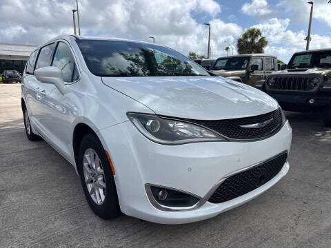 2020 Chrysler Pacifica Touring