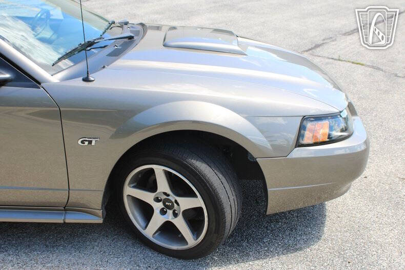 2002 Ford Mustang GT Deluxe