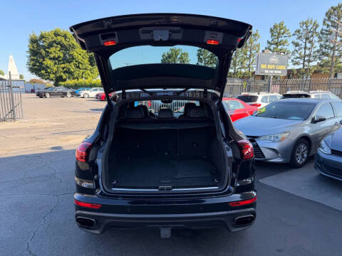 2017 Porsche Cayenne Platinum Edition