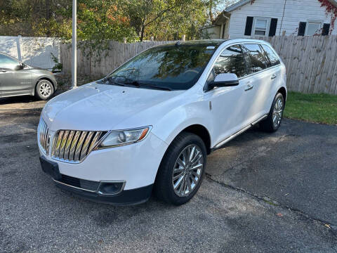 2013 Lincoln MKX for sale at Bronco Auto in Kalamazoo MI