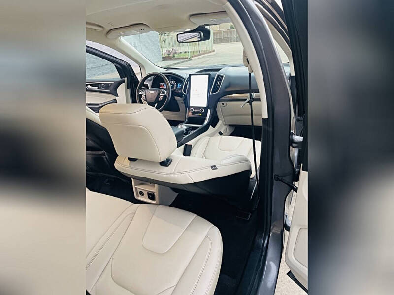 2022 Ford Edge Titanium