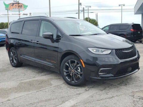 2023 Chrysler Pacifica for sale at GATOR'S IMPORT SUPERSTORE in Melbourne FL