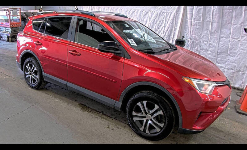 2017 Toyota RAV4 LE's photo