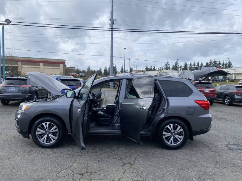 2017 Nissan Pathfinder SL