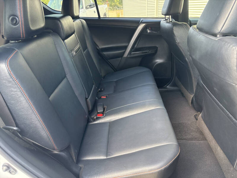 2017 Toyota RAV4 Hybrid SE