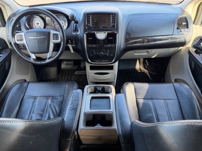 2014 Chrysler Town and Country Touring