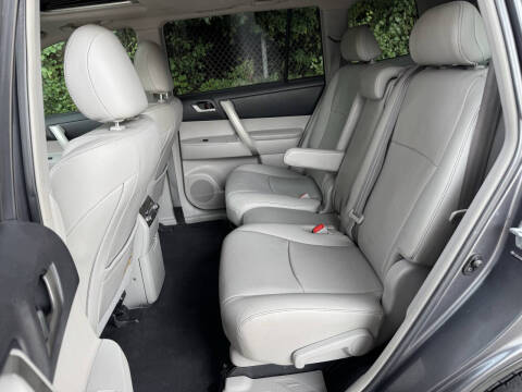 2013 Toyota Highlander SE