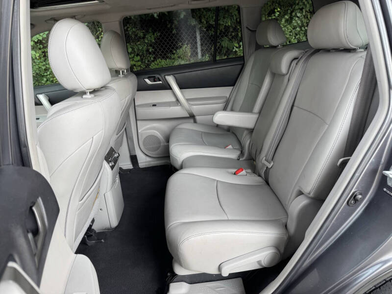 2013 Toyota Highlander SE