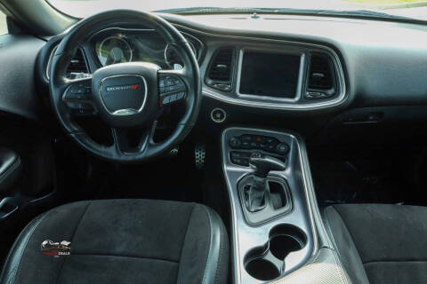 2017 Dodge Challenger 392 HEMI Scat Pack Shaker