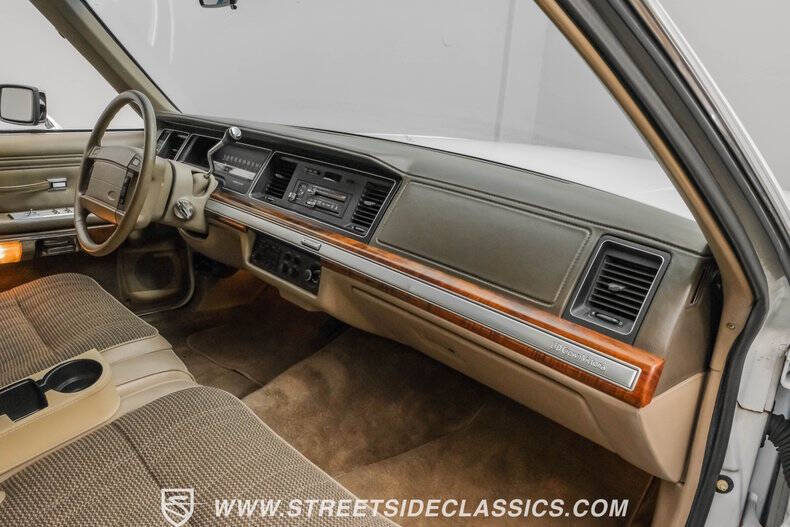 1990 Ford LTD Crown Victoria