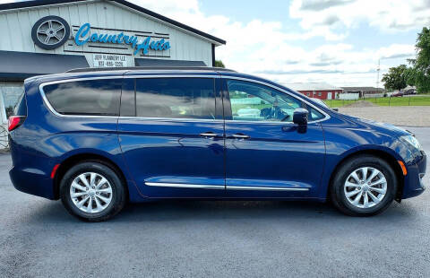 2017 Chrysler Pacifica Touring-L