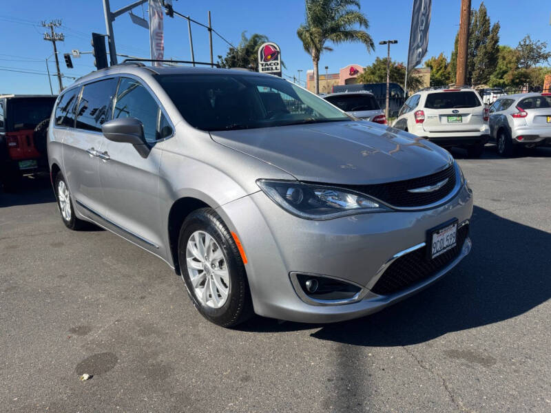 2017 Chrysler Pacifica Touring-L
