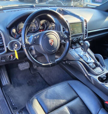 2014 Porsche Cayenne Platinum