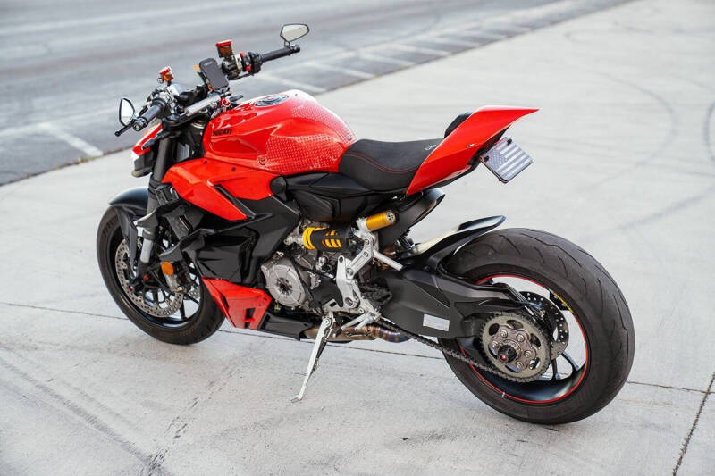 2023 Ducati Streetfighter V2