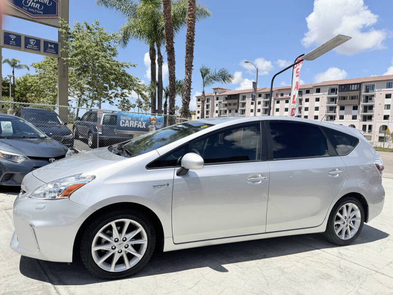 2012 Toyota Prius v Five