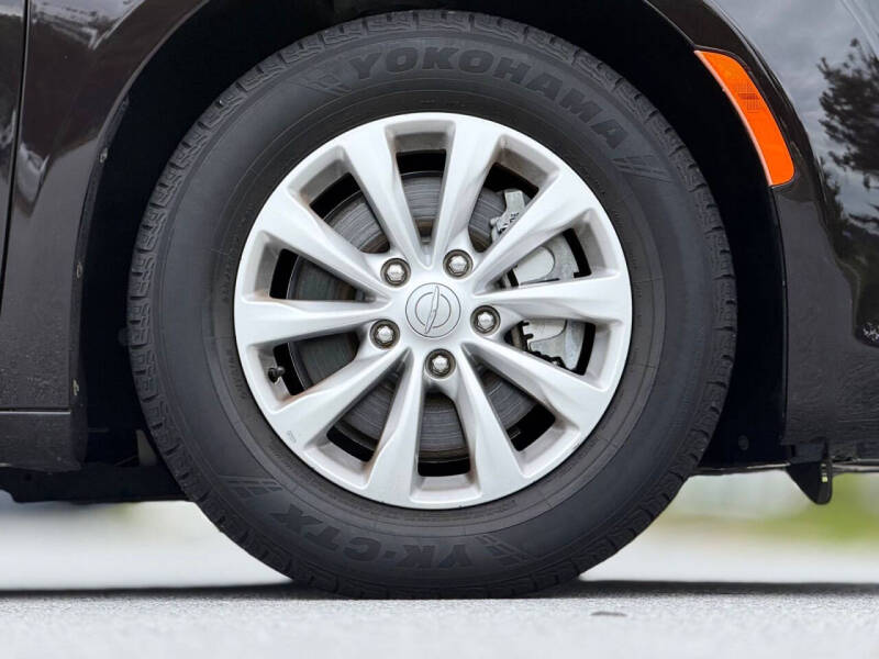 2017 Chrysler Pacifica Touring-L