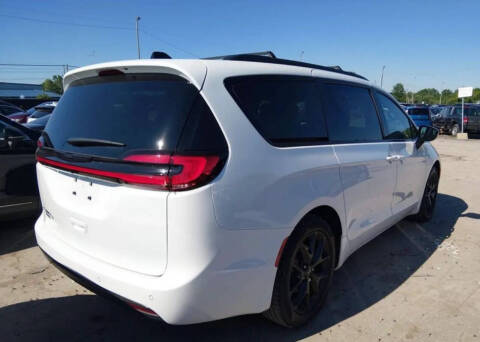 2024 Chrysler Pacifica Touring L