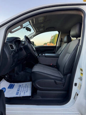2017 Nissan Titan SV