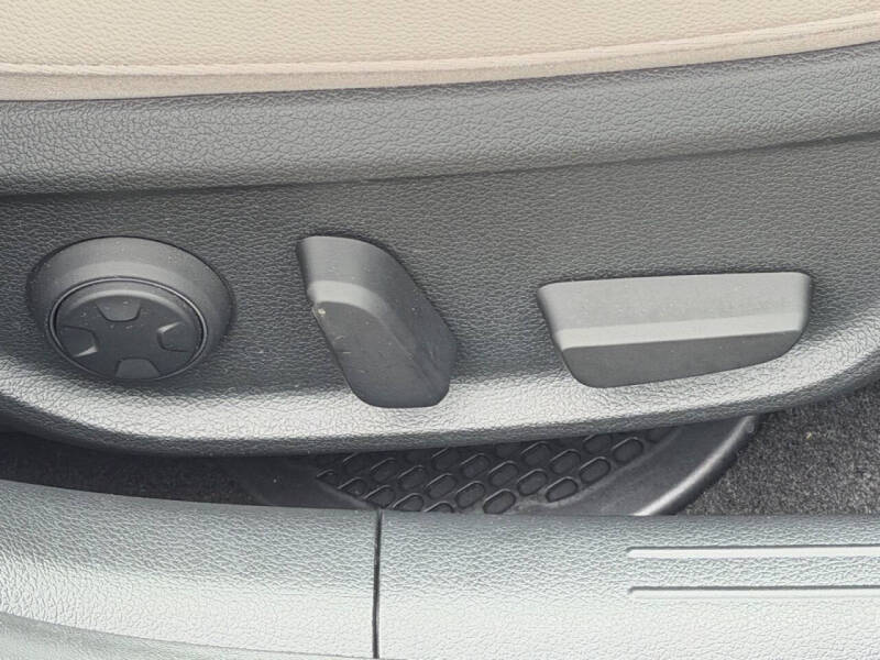 2023 Genesis G70