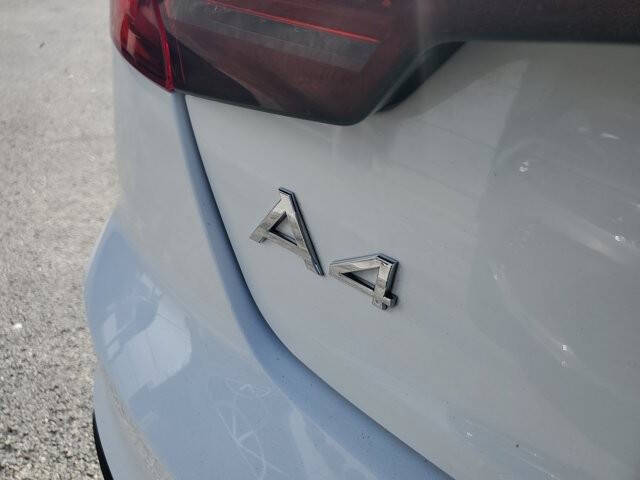 2022 Audi A4 quattro Premium 40 TFSI