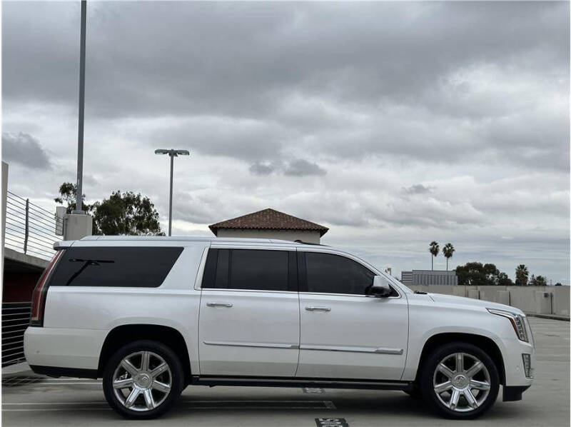 2017 Cadillac Escalade ESV Premium Luxury photo 12