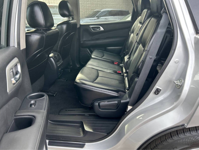 2020 Nissan Pathfinder SL