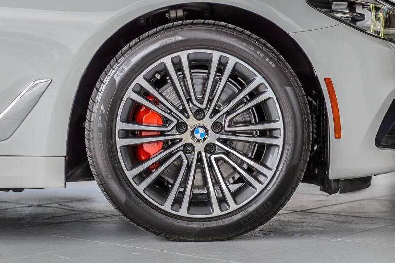 2019 BMW 5 Series 530i