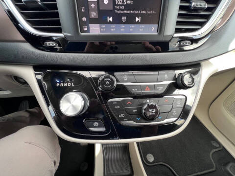 2023 Chrysler Voyager LX