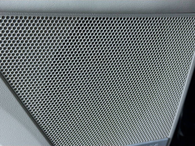 2011 Volkswagen Routan SEL Premium