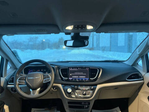 2022 Chrysler Pacifica Hybrid Touring L