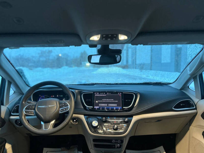 2022 Chrysler Pacifica Hybrid Touring L