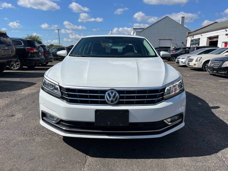 2017 Volkswagen Passat SE photo 2