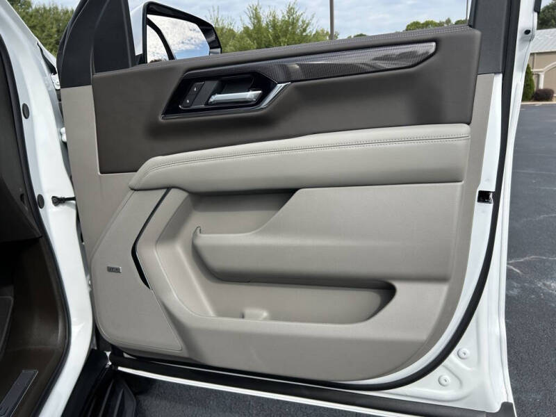 2025 GMC Yukon Elevation