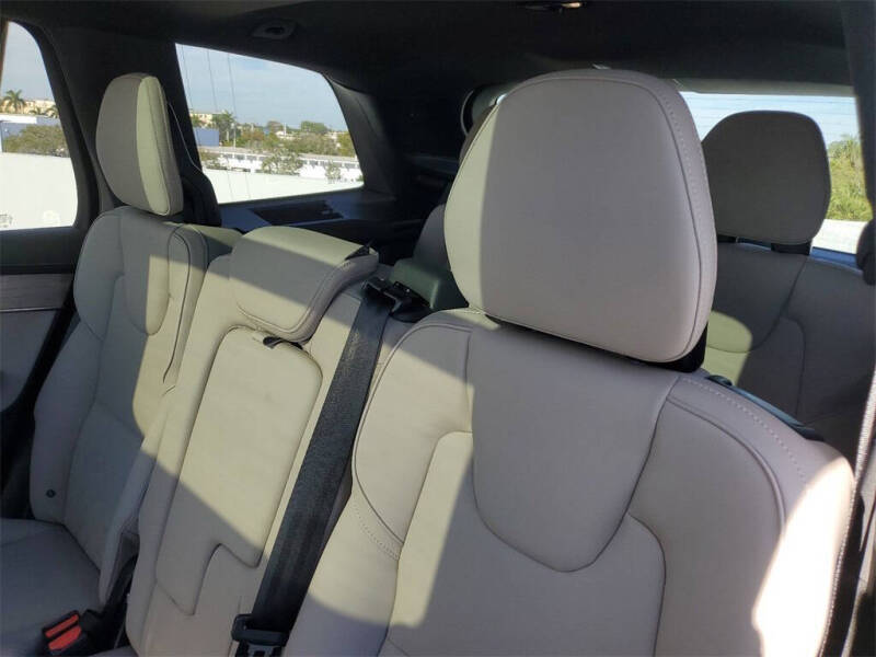 2025 Volvo XC90 B6 Core Bright Theme