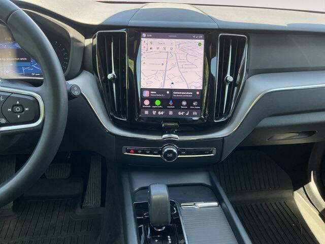 2024 Volvo XC60 B5 Core Dark Theme