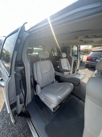 2009 Chrysler Town and Country Limited