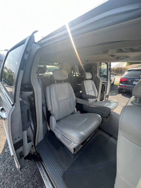 2009 Chrysler Town and Country Limited